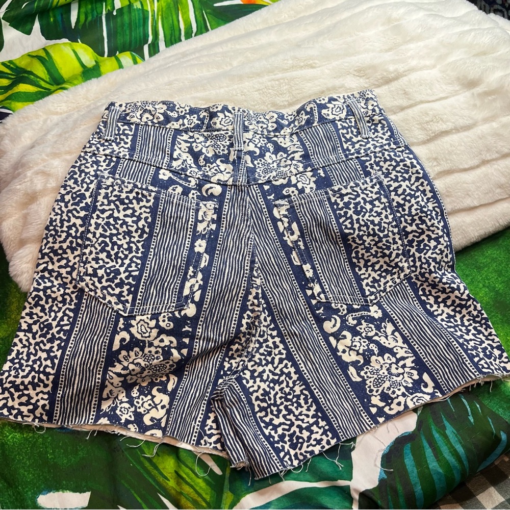 VTG Stefano 27 Blue White Mixed Print Walking Spring Summer Denim Jean Shorts